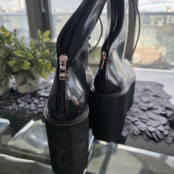Black Platform Boots - Picture 4 of 8